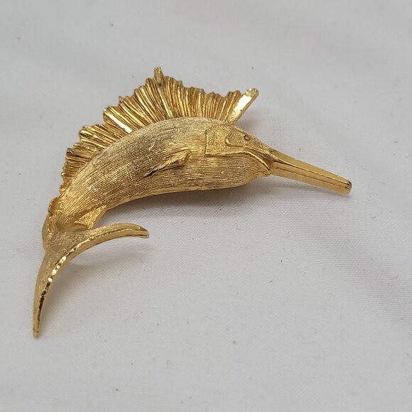 Jewelry - Vintage Gold-Tone Sailfish Brooch Pin Nautical Theme Jewelry Gift 2"